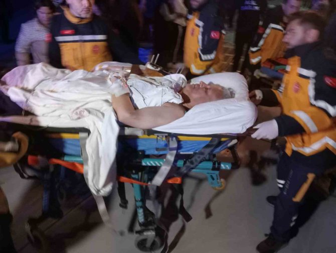 Adana’daki 38 Yaralı Depremzede Ve 31 Refakatçi Tsk’ya Ait Uçakla İ̇stanbul’a Getirildi