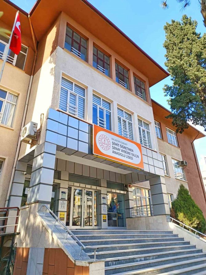 Edremit’te 3 Lise Binası Güçlendirme İçin Tahliye Edildi