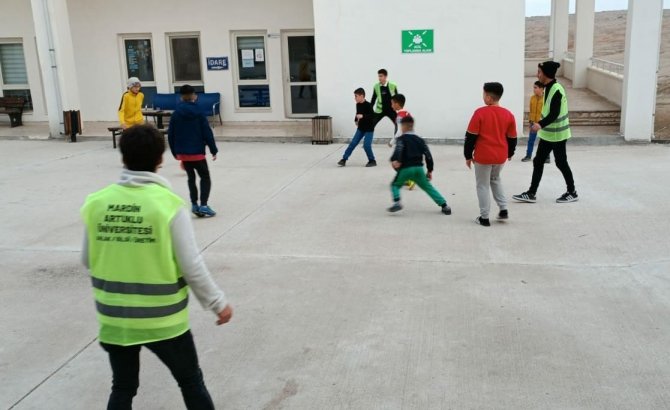 Deprem Çocuklarının Yüzü Üniversite Öğrencileriyle Gülüyor