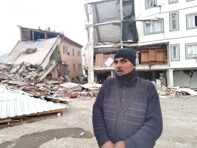 Depremde 3 Evi Ve 1 Dükkanı Yıkılan Güzelöz: “Can Kaybı Olmadığından Dolayı Çok Memnunuz”