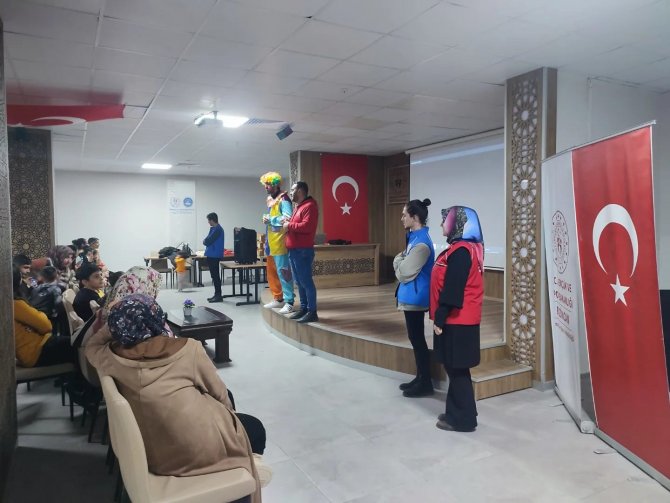 Erzincan’daki Depremzede Çocuklara Moral Etkinliği