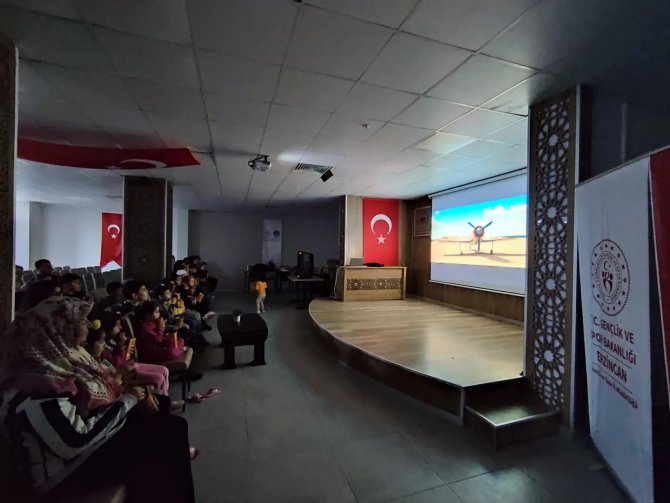 Erzincan’daki Depremzede Çocuklara Moral Etkinliği