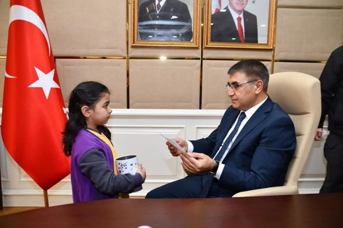 İ̇lkokul Öğrenciler Depremzedeler İçin 16 Bin Tl Bağış Yaptı
