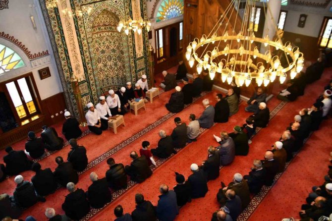 Depremde Hayatını Kaybedenler İçin Kur’an Okundu