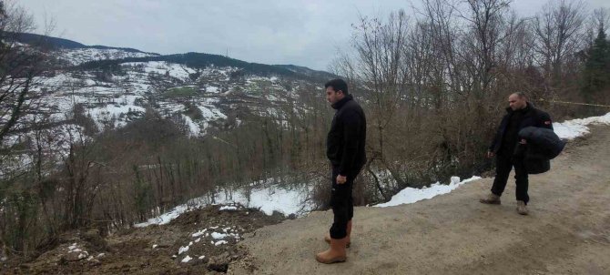 Kastamonu’da Yaşanan Heyelan Sonrası Mahallenin Yolu Ulaşıma Kapandı