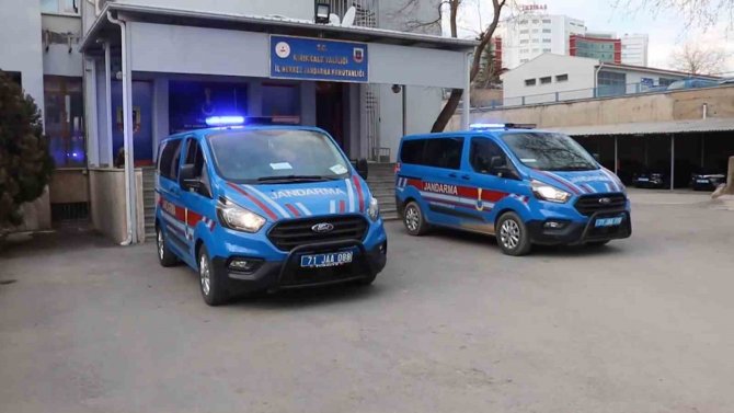 Jandarmadan Eş Zamanlı Uyuşturucu Operasyonu: 3 Şüpheli Tutuklandı
