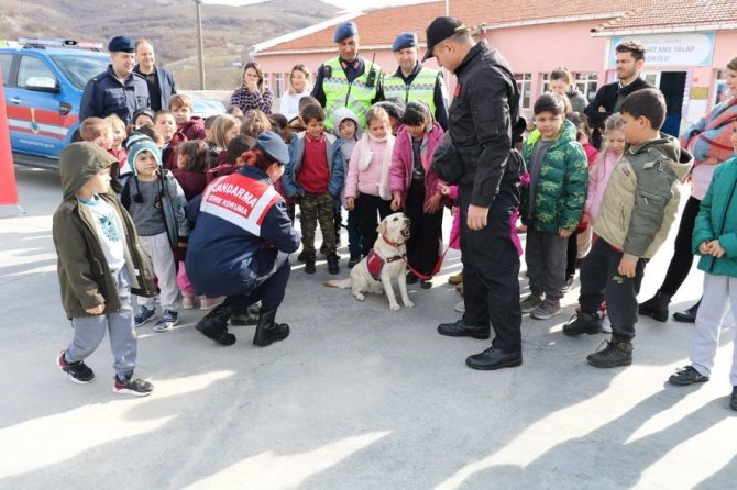 Kırklareli’nde İlkokul Öğrencilerine Trafik Eğitimi