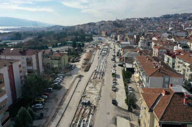Kuruçeşme Tramvay Hattı Rayları Döşeniyor