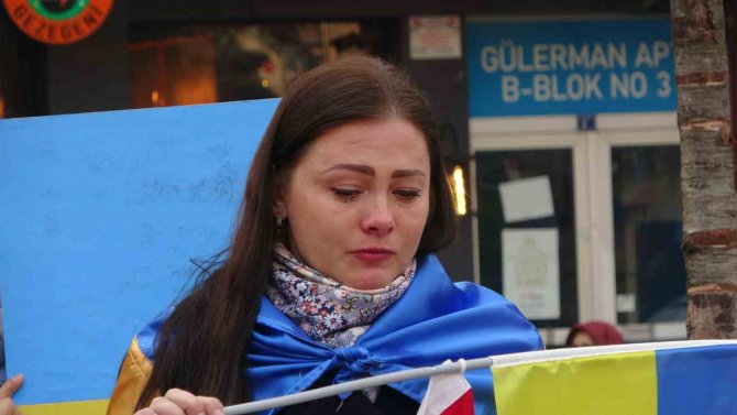 Hem Kendi Ülkeleri İçin Hem De Türkiye İçin Saygı Duruşunda Bulundular