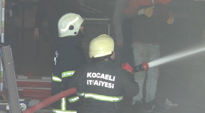 Plastik Doğrama Atölyesinde Korkutan Yangın