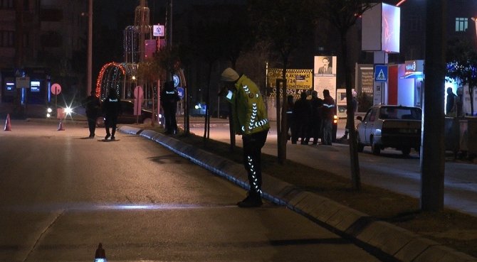 "Dur" İhtarına Uymadı, Polis Memuruna Çarpıp Ağır Yaraladı