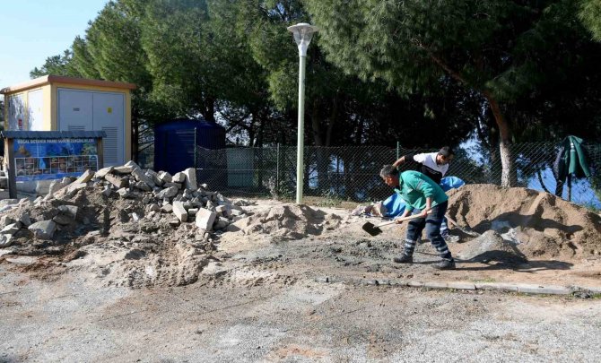 Kuşadası Belediyesi’nden ‘Doğal Botanik Parka’ Koruma Çemberi