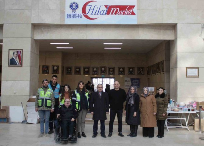 Depremzedeler İhtiyaçlarını Hilal Market’ten Karşılıyor