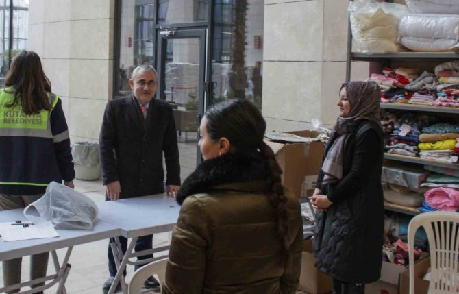 Depremzedeler İhtiyaçlarını Hilal Market’ten Karşılıyor