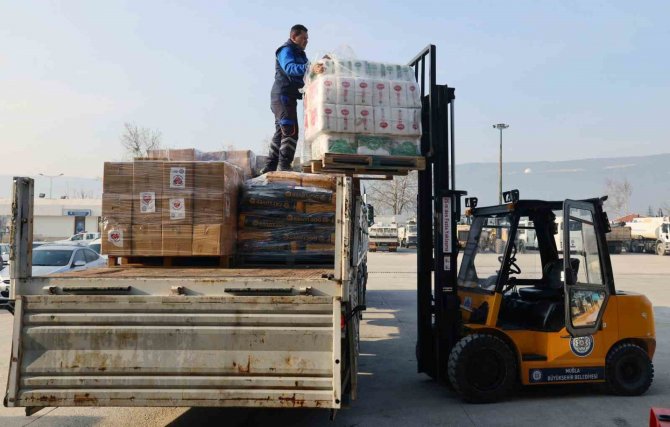 Menteşe’de Toplanan Yardım Kolileri Yola Çıktı