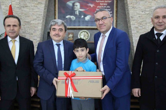 "Allah Bana Daha Çok Verir" Demişti: Minik Özcan’ın Bilgisayarı Milli Eğitim Bakanlığından