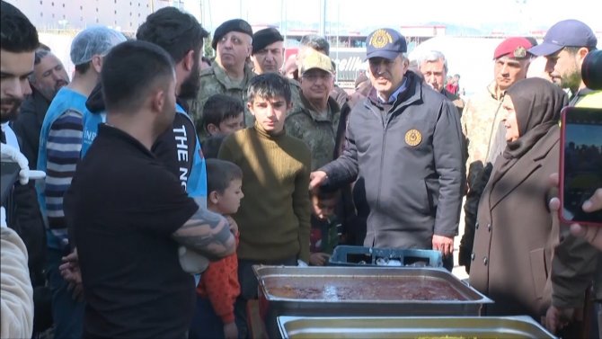 Bakan Akar, Konteyner Kentteki Kore Gazisinin İsteğini Yerine Getirdi
