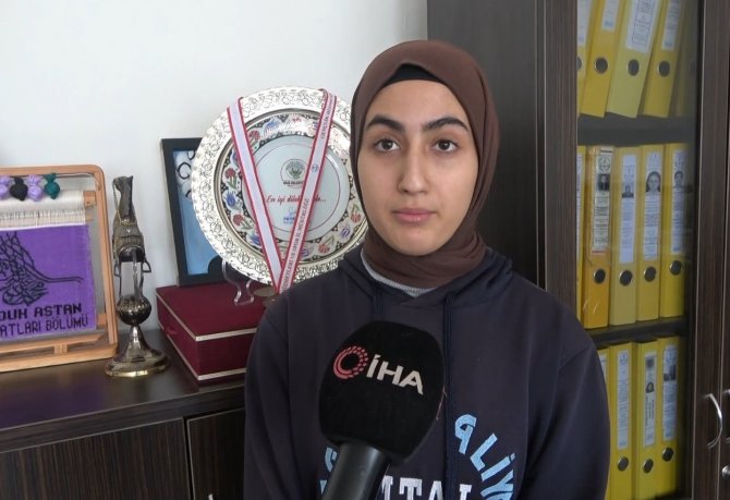 Öğretmenler Maaşını, Öğrenciler İse Burslarını Bağışladı