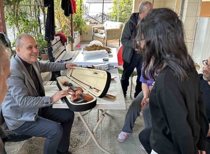 Depremzede Ebrar’ın Keman Talebi Yerine Getirildi