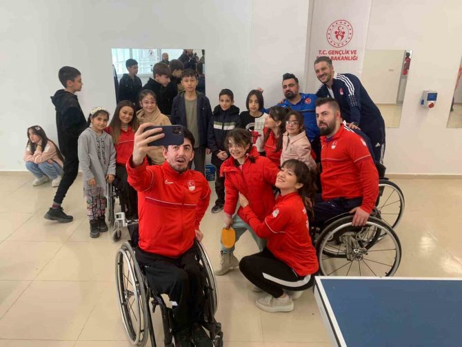 Paralimpik Milli Sporcular Depremzede Çocuklarla Buluştu