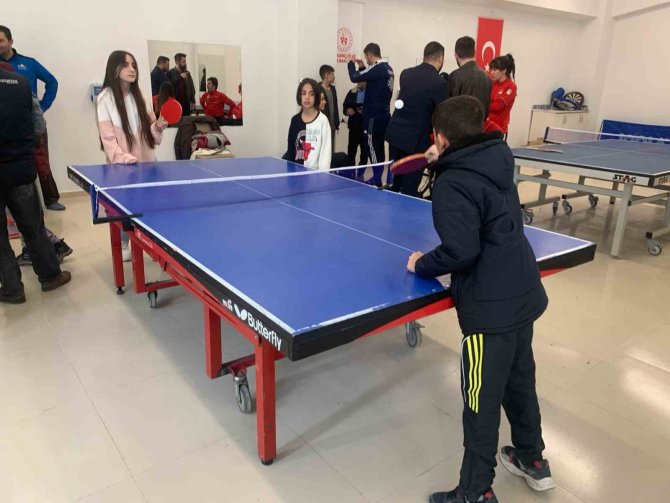 Paralimpik Milli Sporcular Depremzede Çocuklarla Buluştu