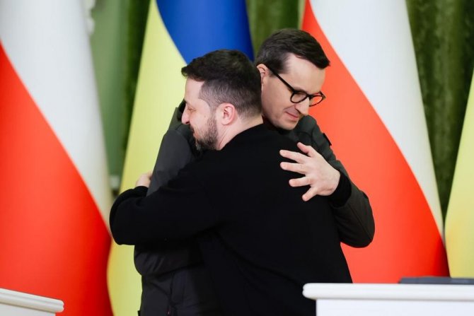 Polonya, Ukrayna’ya 4 Adet Leopard 2 Tankı Teslim Etti