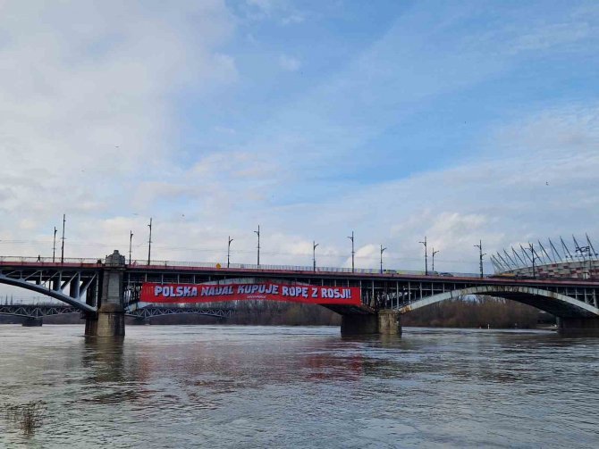 Greenpeace Aktivistleri: "Polonya Hala Rus Petrolü Satın Almaya Devam Ediyor"