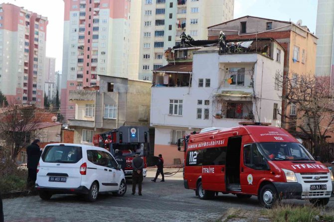 Çatı Yangını Korkuttu