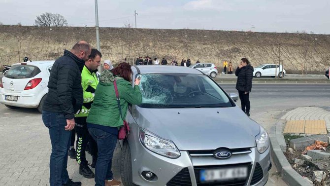 Otomobilin Çarptığı Lise Öğrencisi Yaralandı