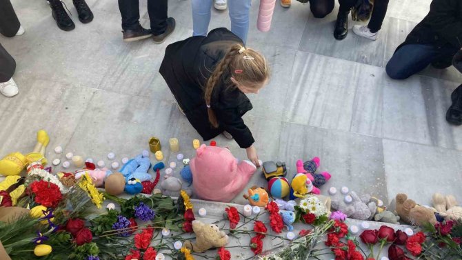 Savaşta Ölen Ukraynalı Çocuklar Oyuncaklarla Anıldı