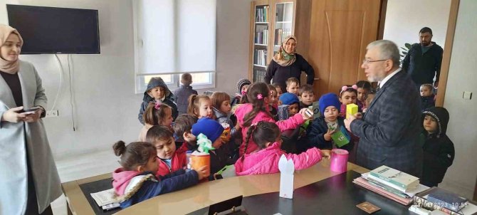 Minik Yüreklerden Kocaman Bağış