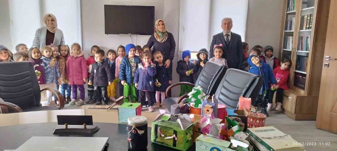 Minik Yüreklerden Kocaman Bağış