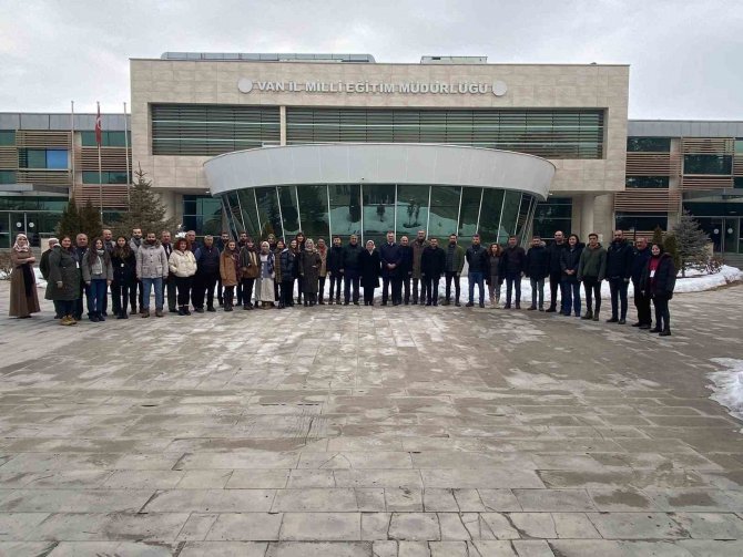 Vanlı 30 Pdr Öğretmeni Destek İçin Deprem Bölgesine Gitti