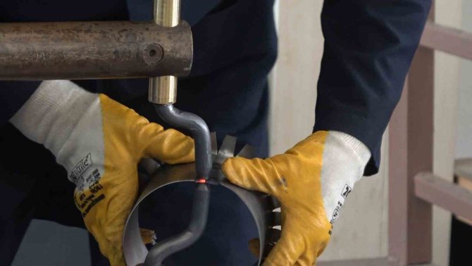 Yalova’da Meslek Liseli Öğrenciler Depremzedeler İçin Sac Soba Üretiyor