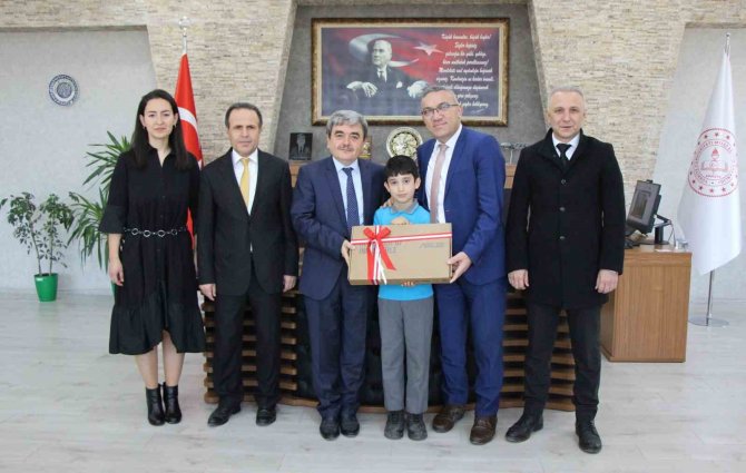 "Allah Bana Daha Çok Verir" Demişti: Minik Özcan’ın Bilgisayarı Milli Eğitim Bakanlığından