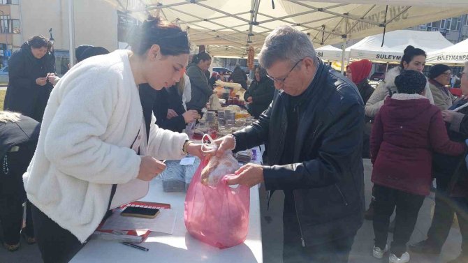 Kadınlar, Depremzedeler İçin Güçlerini Birleştirdi