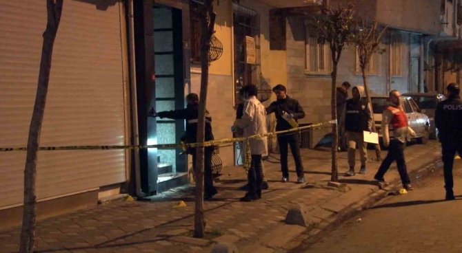Zeytinburnu’nda Silahlı Çatışma: 4 Yaralı