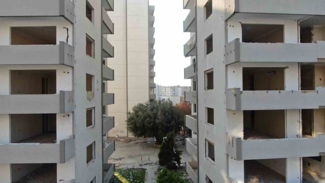İ̇zmir’de Depremde Ağır Hasar Alan Binaların Yıkımı Tamamlandı