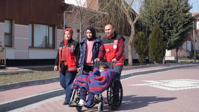 Enkazdan Yaralı Kurtulan Depremzede Çocuklar, Denizli’de Anneleriyle Buluştu