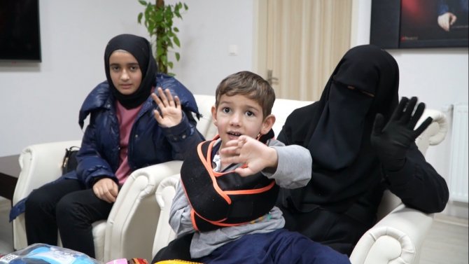 Enkazdan Yaralı Kurtulan Depremzede Çocuklar, Denizli’de Anneleriyle Buluştu