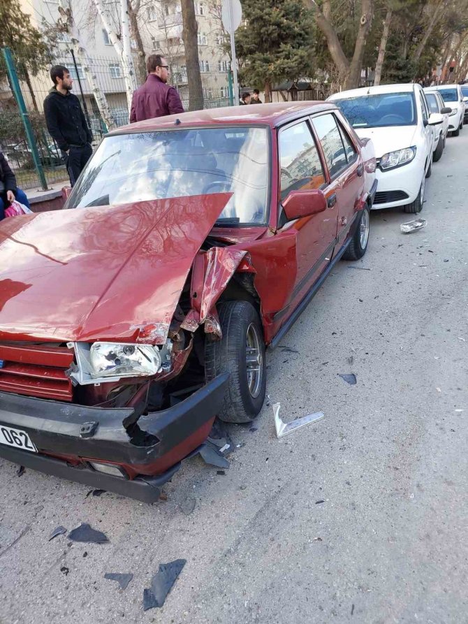 Başkentte Zincirleme Kaza: 2 Yaralı