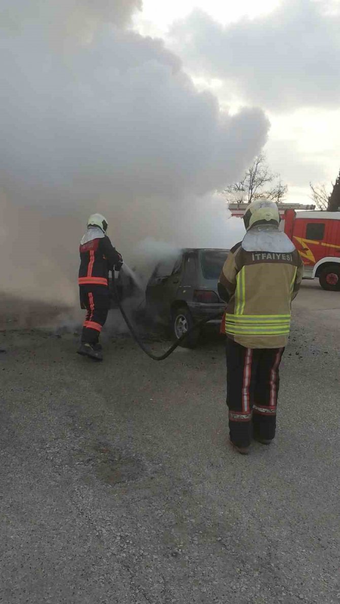 Başkentte Seyir Halindeki Otomobil Alev Alev Yandı