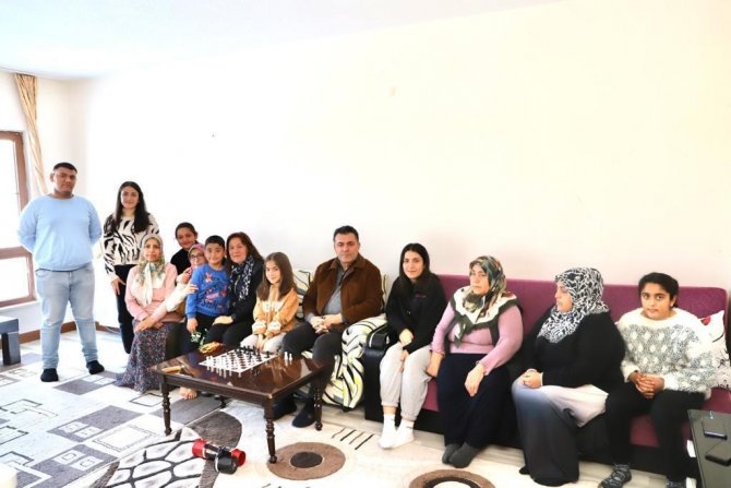 Başkan Demir, Depremzede Ailelerle Bir Araya Geldi