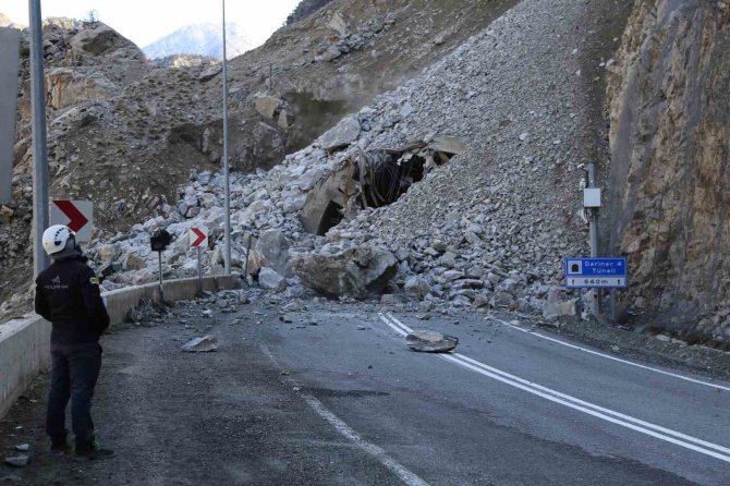 Artvin’de Heyelanların Sebebi Kurak Havadan Sonra Gelen Yağışlar