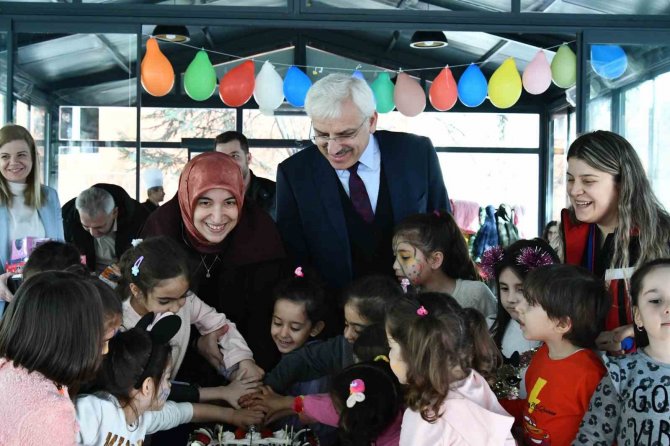 Çocuklar, Oyunlarla Depremin Acısını Unutmaya Çalışıyor