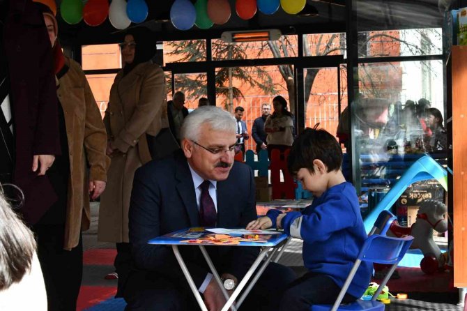 Çocuklar, Oyunlarla Depremin Acısını Unutmaya Çalışıyor