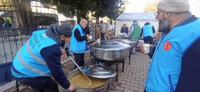 Bartın Müftüsü 30 Yakınını Kaybetmesine Rağmen Depremzedelerin Yardımına Koştu