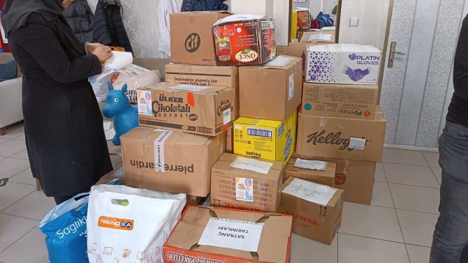 Batman’da Öğretmen Ve Velilerden Depremzede Çocuklara Oyuncak