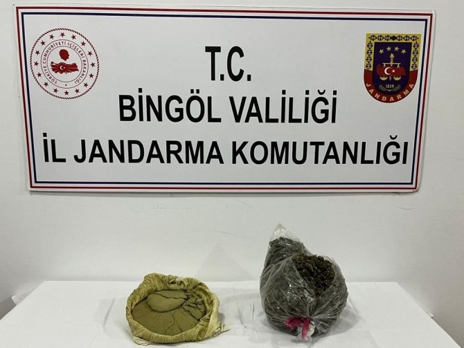 Bingöl’de 2 Kilo Esrar Maddesi İle 70 Kilo Kıyılmış Tütün Ele Geçirildi