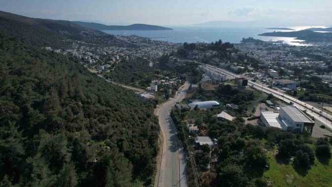 Bodrum Mümtaz Ataman Caddesinde Birinci Kat Sıcak Asfalt Dökümü Tamamlandı